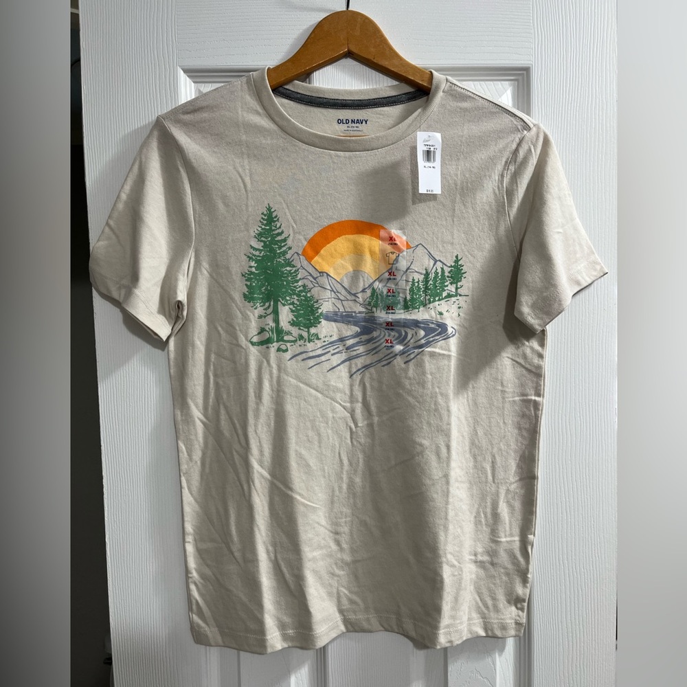 Old Navy t shirt; river and mountians